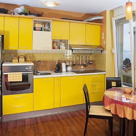 Apartment Sunny Yellow - With Balcony And Parking Place, Спліт Номер фото
