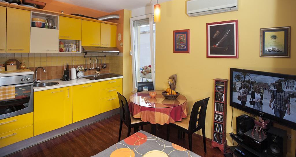 Apartment Sunny Yellow - With Balcony And Parking Place, Спліт Номер фото